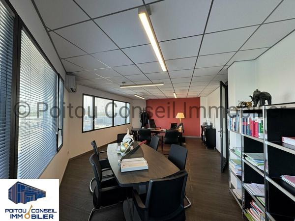 A LOUER BUREAUX TRES BON ETAT 214m2 PRIVATIF FACILE D’ACCES PARKINGS