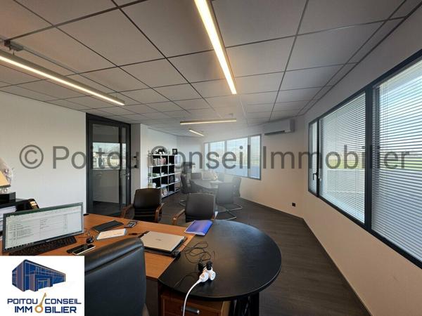 A LOUER BUREAUX TRES BON ETAT 214m2 PRIVATIF FACILE D’ACCES PARKINGS