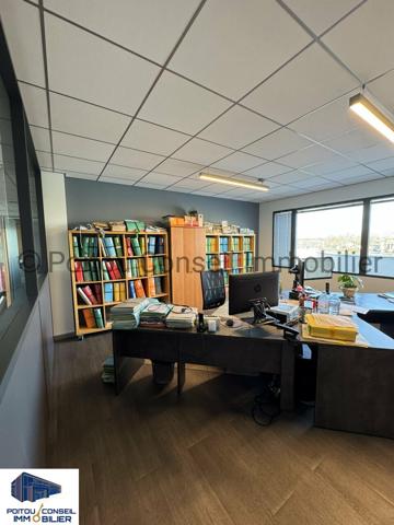 A LOUER BUREAUX TRES BON ETAT 214m2 PRIVATIF FACILE D’ACCES PARKINGS
