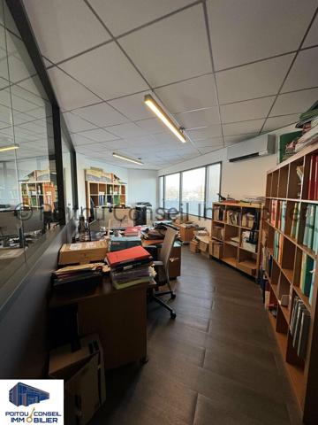 A LOUER BUREAUX TRES BON ETAT 214m2 PRIVATIF FACILE D’ACCES PARKINGS