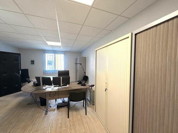 A LOUER LOCAL 73M² FACE À UN AXE PASSANT POITIERS – AVEC DU PARKING PRIVATIF