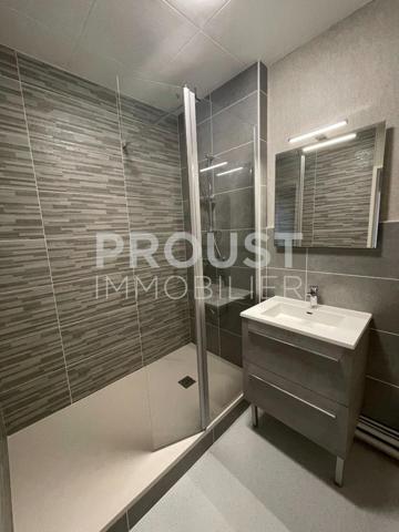 En exclusivité à niort, bel appartement t3 dans une résidence sécurisée.