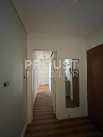En exclusivité à niort, bel appartement t3 dans une résidence sécurisée.