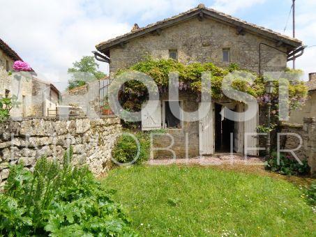 a vendre secteur melle maison en pierre à rénover.