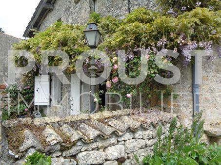 a vendre secteur melle maison en pierre à rénover.