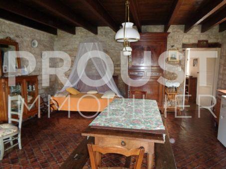 a vendre secteur melle maison en pierre à rénover.