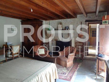 a vendre secteur melle maison en pierre à rénover.