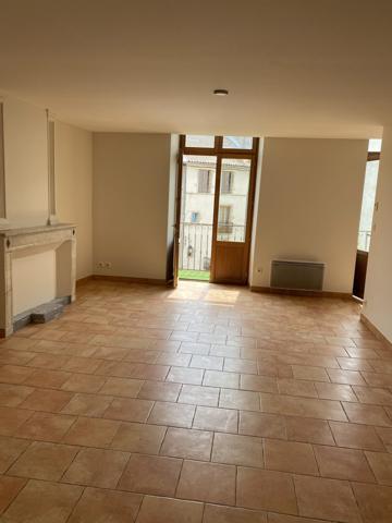 Bel appartement avec balcon au centre-ville