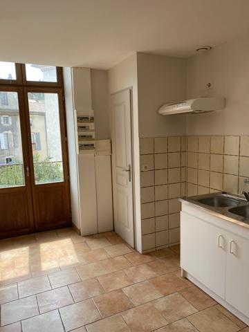 Bel appartement avec balcon au centre-ville