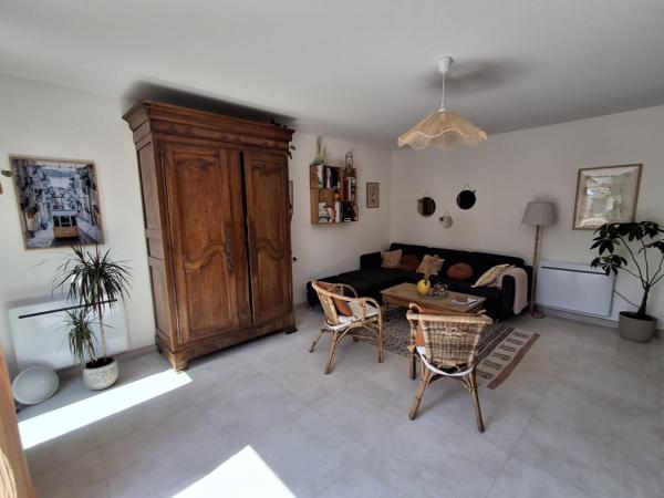 À vendre - Maison contemporaine, 6 pièces située à Tours (37000)