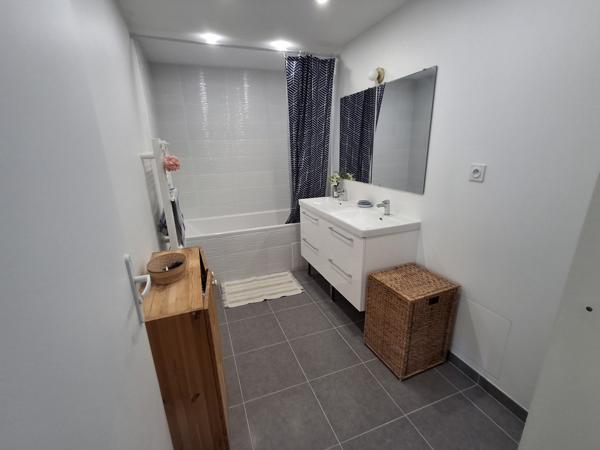 À vendre - Maison contemporaine, 6 pièces située à Tours (37000)