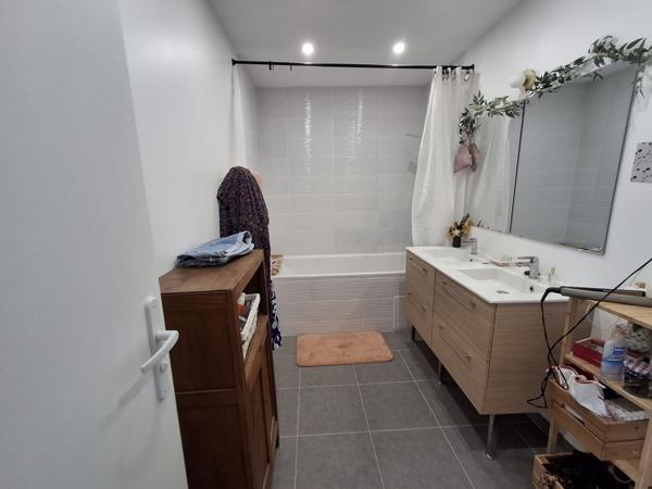 À vendre - Maison contemporaine, 6 pièces située à Tours (37000)