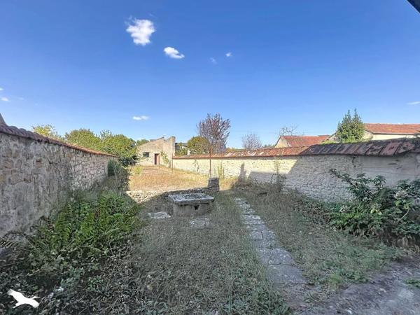 Maison à vendre 45 000 € Saint-Amand-Montrond 4 p 56 m² DPE E