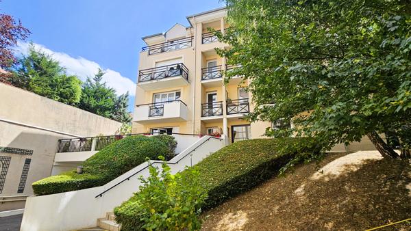 Appartement
         3 pièces
        - 65 m² Exclusivité 306 000 € *