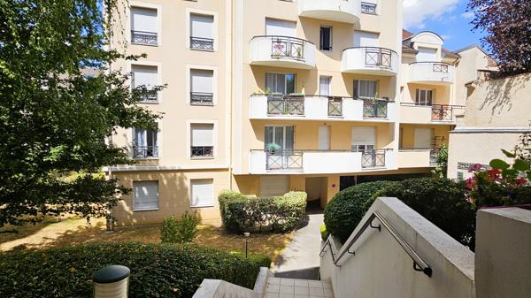 Appartement
         3 pièces
        - 65 m² Exclusivité 306 000 € *