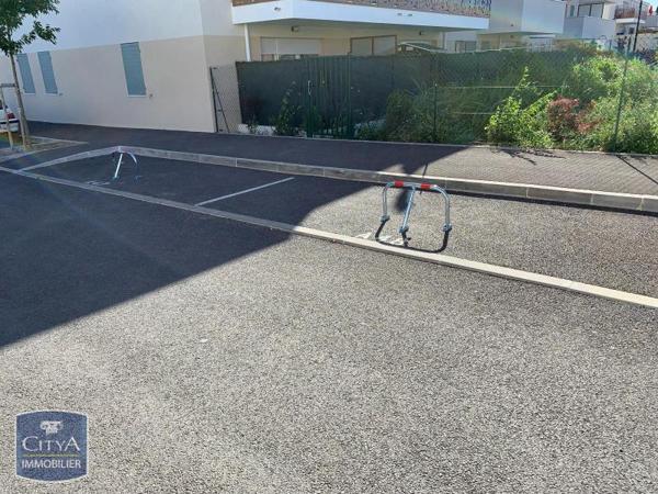Location parking Grans (13450)