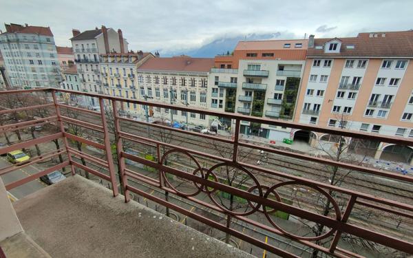 Appartement à vendre    6 pièces • 133,29 m2 Grenoble