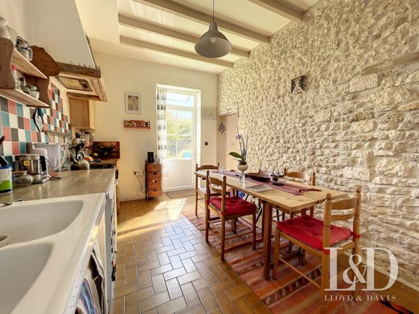 SAUJON CENTRE : maison 108 m² + dépendance, 3 chambres et jardin