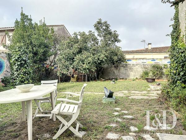 SAUJON CENTRE : maison 108 m² + dépendance, 3 chambres et jardin