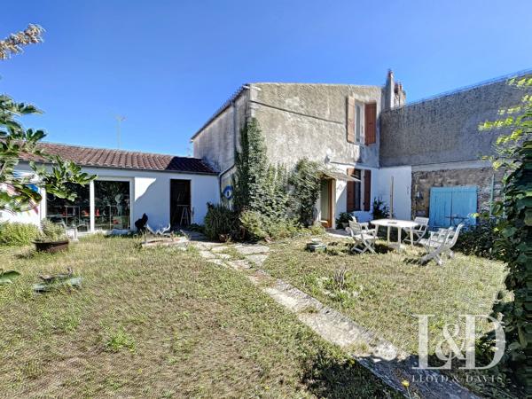 SAUJON CENTRE : maison 108 m² + dépendance, 3 chambres et jardin