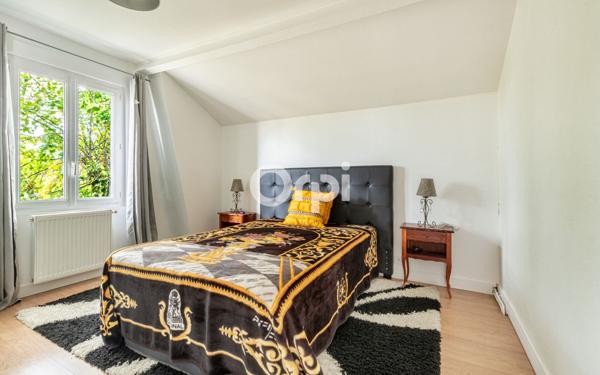 Maison à vendre    9 pièces • 215 m2 Saint-Léonard-de-Noblat