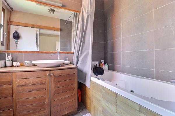 À VENDRE - Maison 3 chambres avec sous-sol total et terrasse rooftop