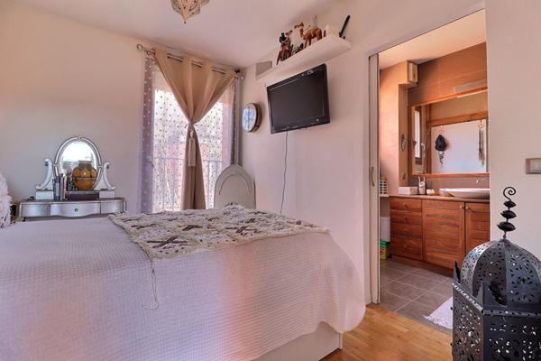 À VENDRE - Maison 3 chambres avec sous-sol total et terrasse rooftop