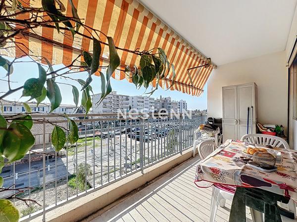 GOLFE JUAN - Studio - 32m² - Aperçu mer - Terrasse - Sud - Centre ville