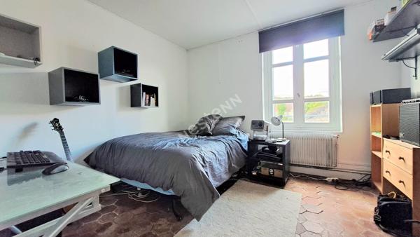 Charmante maison de ville en pierre. Authenticité et beaux volumes !