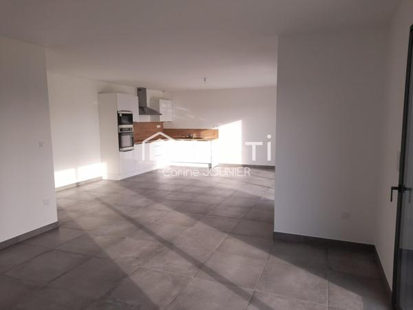 Rare! Plain-pied total, 3 chambres et neuf!