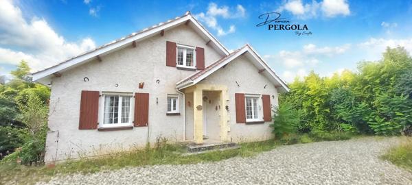 Maison à rafraîchir mais en très bon état d'environ 115 m² avec un grand garage