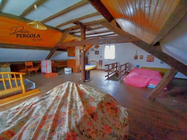 Maison à rafraîchir mais en très bon état d'environ 115 m² avec un grand garage