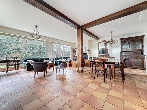 VILLEJUIF LOUIS ARAGON. MAISON 6 pièces  199 m2