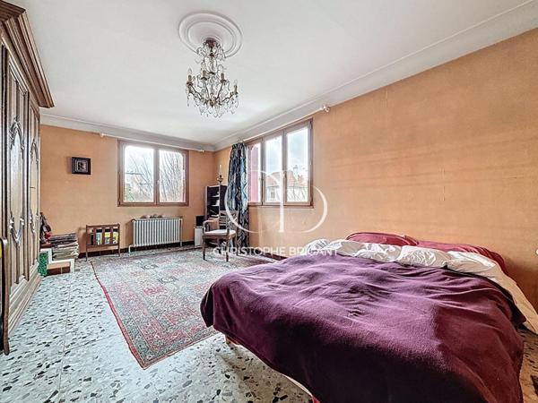 VILLEJUIF LOUIS ARAGON. MAISON 6 pièces  199 m2