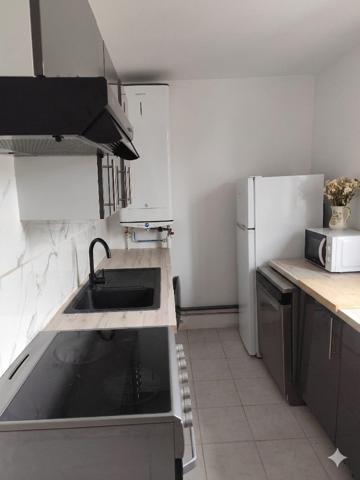 Appartement 3 pièces rénové avec cave et stationnement