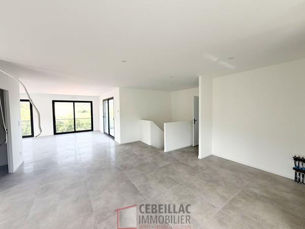 Maison 7 pièce(s) 4 chambre(s) 261.53 m²