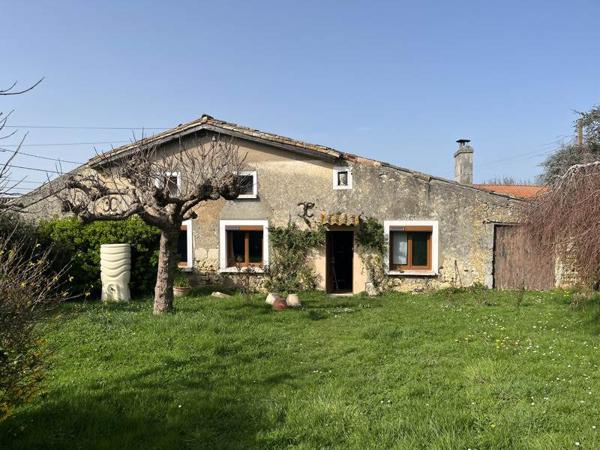 Maison à vendre 117 568 € Saint-Bonnet-sur-Gironde 3 p 100 m² DPE F