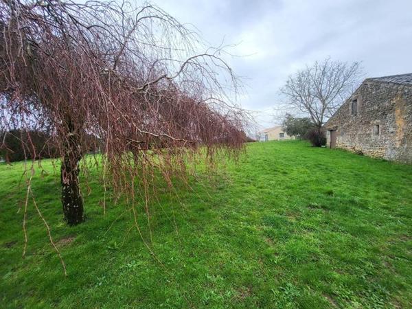 Maison à vendre 117 568 € Saint-Bonnet-sur-Gironde 3 p 100 m² DPE F