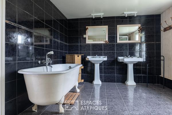 Maison familiale bourgeoise et sa piscine