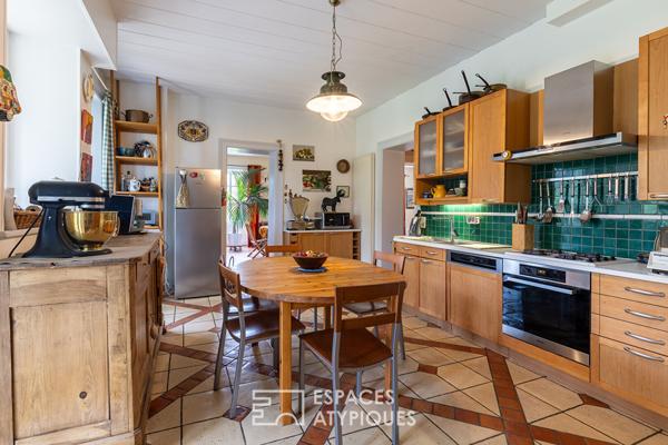 Maison familiale bourgeoise et sa piscine