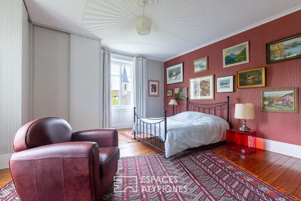 Maison familiale bourgeoise et sa piscine