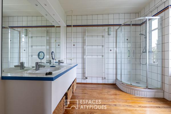 Maison familiale bourgeoise et sa piscine