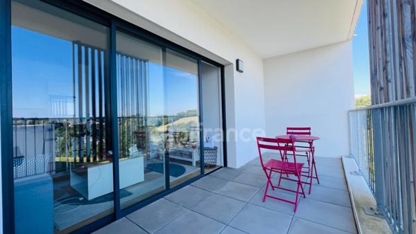 Département Finistère (29) – À vendre à Quimper, quartier Kerfeunteun : studio de 29,29 m² habitables avec terrasse et parking extérieur privatif.