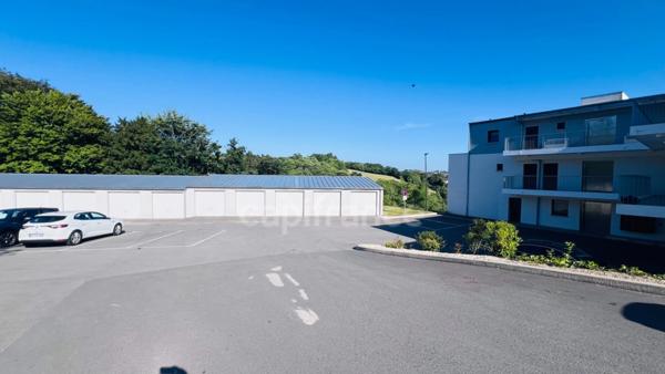 Département Finistère (29) – À vendre à Quimper, quartier Kerfeunteun : studio de 29,29 m² habitables avec terrasse et parking extérieur privatif.