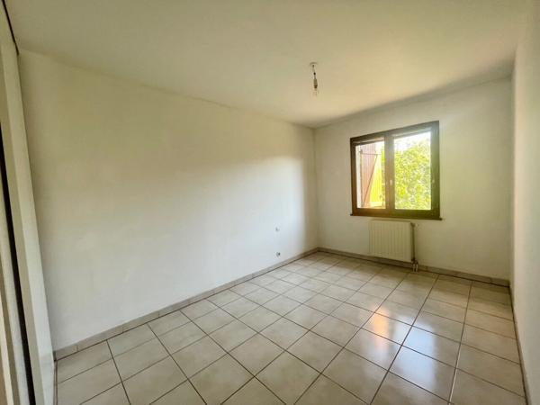 Maison L Isle Jourdain plain pied 4 pièce(s) 105 m2, grand garage, centre ville