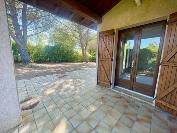 Maison L Isle Jourdain plain pied 4 pièce(s) 105 m2, grand garage, centre ville