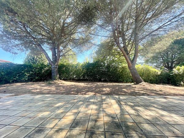 Maison L Isle Jourdain plain pied 4 pièce(s) 105 m2, grand garage, centre ville