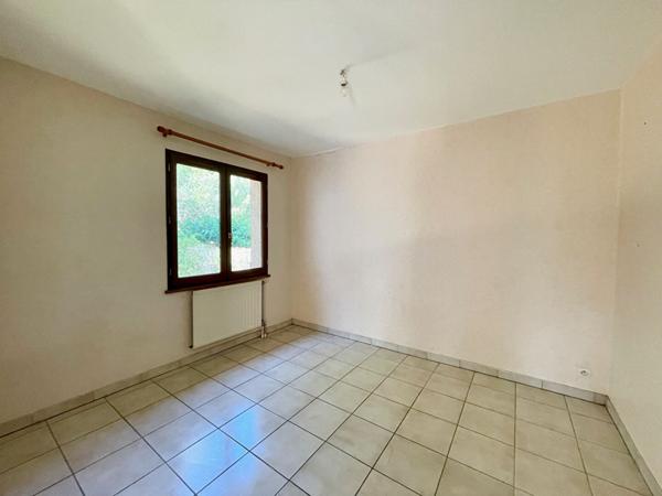 Maison L Isle Jourdain plain pied 4 pièce(s) 105 m2, grand garage, centre ville