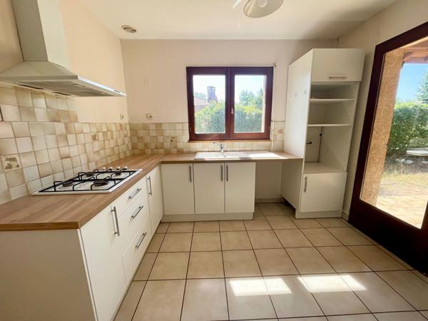 Maison L Isle Jourdain plain pied 4 pièce(s) 105 m2, grand garage, centre ville