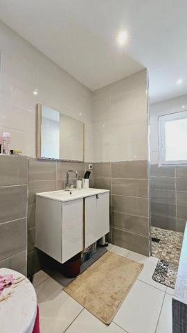 MAISON RECENTE DE PLAIN PIED165M² 5 PIECES GARAGE JARDIN